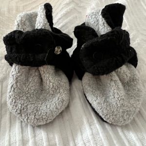 Zutano fleece baby booties